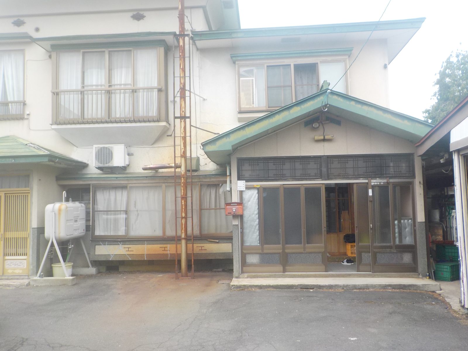 弘前市下湯口の作業前の住宅外観